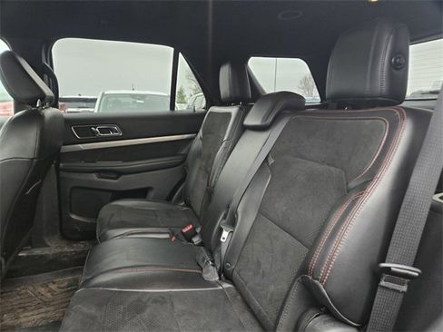 Used 2018 Ford Explorer XLT w/ Equipment Group 202A image 28