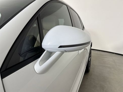 Certified 2025 Porsche Macan image 12