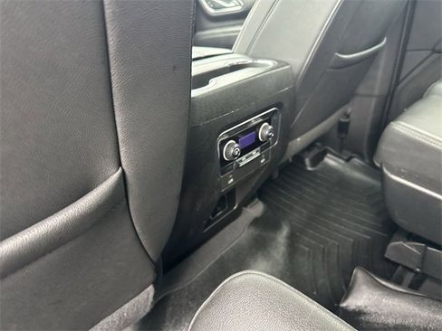 Used 2022 Chevrolet Suburban LT image 25