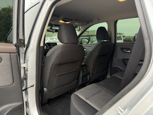 Used 2021 Nissan Rogue SV FWD image 22