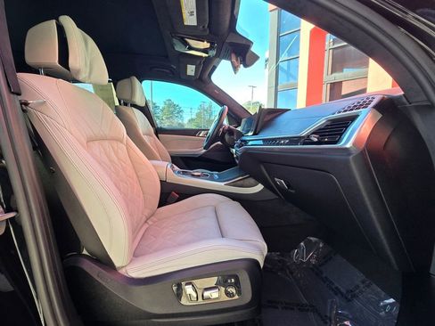 Used 2023 BMW X7 xDrive40i w/ M Sport Package image 19