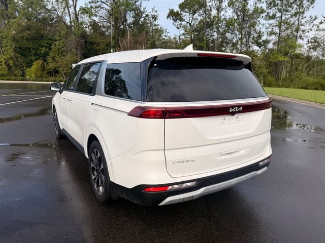 Used 2024 Kia Carnival EX FWD image 16