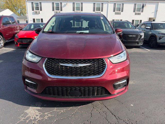Used 2023 Chrysler Pacifica Touring-L FWD image 11