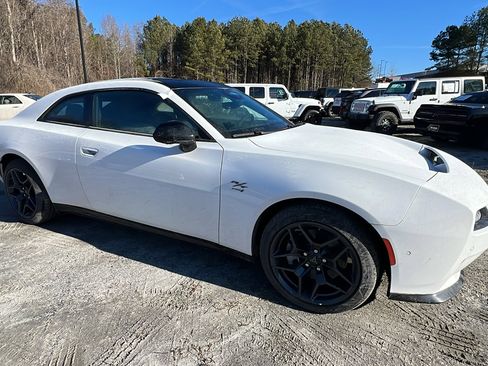 Used 2024 Dodge Charger R/T w/ Plus Group image 5