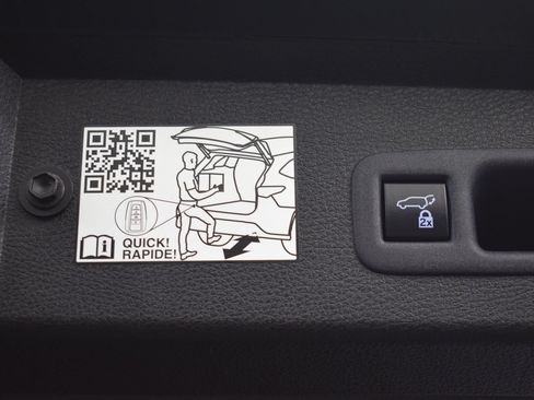 Used 2024 Toyota Sienna XLE FWD image 13