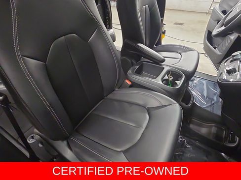 Used 2025 Chrysler Pacifica Select FWD image 10