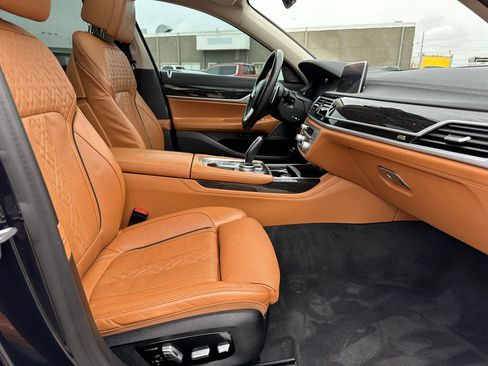 Used 2020 BMW 740i w/ Premium Package RWD image 26