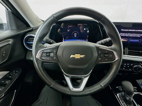 Used 2024 Chevrolet Trax LT w/ Driver Confidence Package FWD image 11