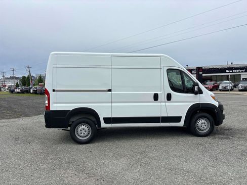 Used 2025 RAM ProMaster 2500 w/ Convenience Group FWD image 3