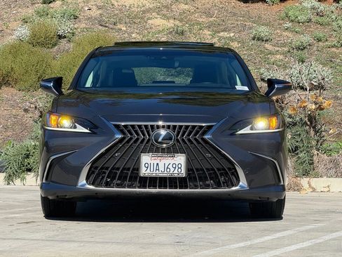 Certified 2025 Lexus ES 300h w/ Premium Package image 5