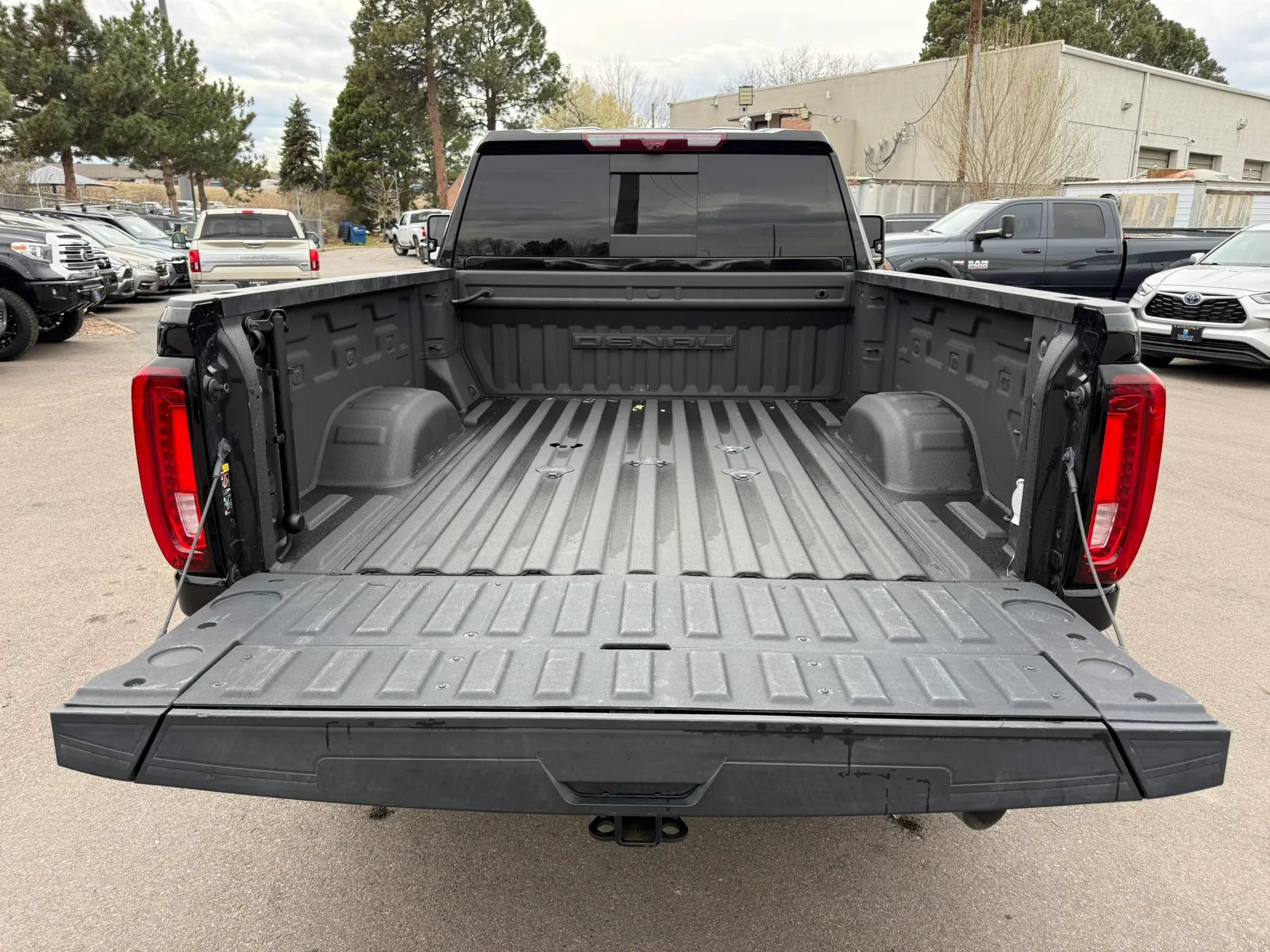 Used 2022 GMC Sierra 2500 Denali w/ Denali Black Diamond Edition AWD/4WD image 21