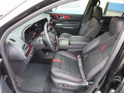 Certified 2024 Chevrolet Traverse RS image 28