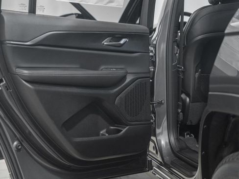 New 2025 Jeep Grand Cherokee L Altitude image 37