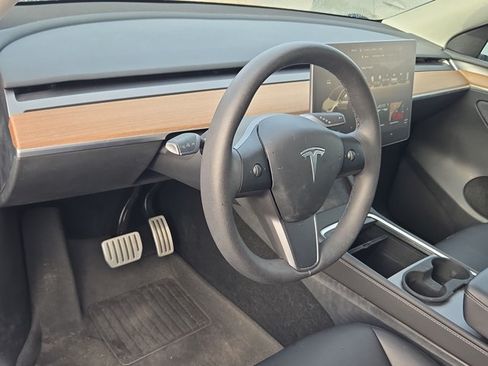 Used 2023 Tesla Model Y Performance AWD/4WD image 9