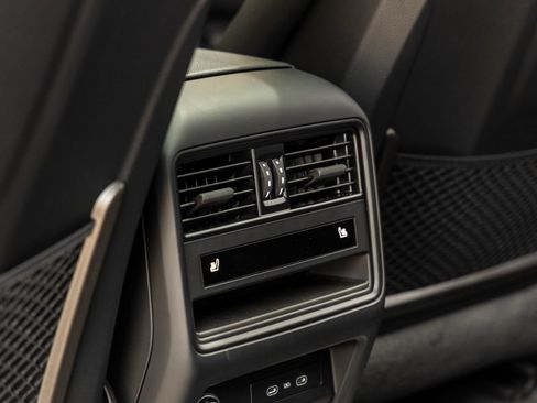 Certified 2026 Porsche Cayenne AWD/4WD image 37