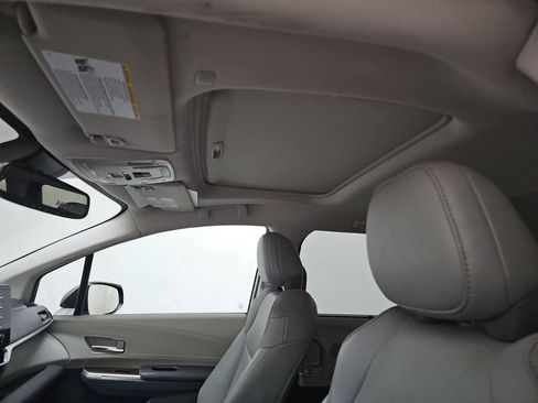 Used 2021 Toyota Sienna XLE FWD image 15