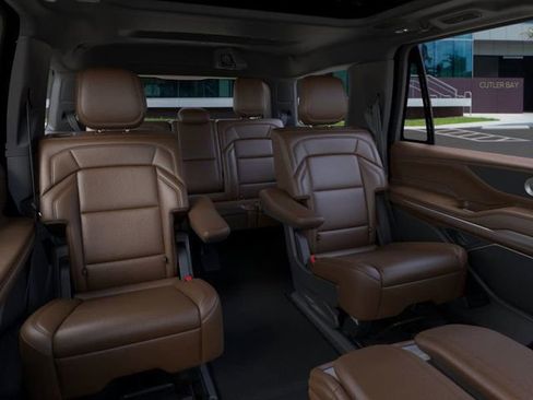 New 2025 Lincoln Navigator Reserve AWD/4WD image 11