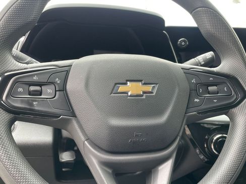 Used 2025 Chevrolet Trax LT image 28