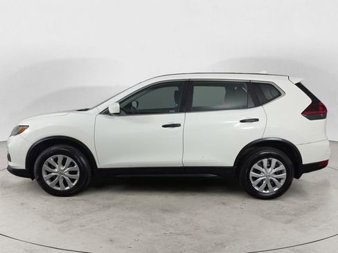Used 2018 Nissan Rogue S image 2