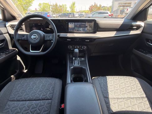 Used 2025 Nissan Kicks SV image 12