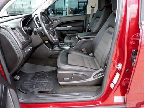 Used 2017 GMC Canyon SLE w/ All Terrain Package AWD/4WD image 18