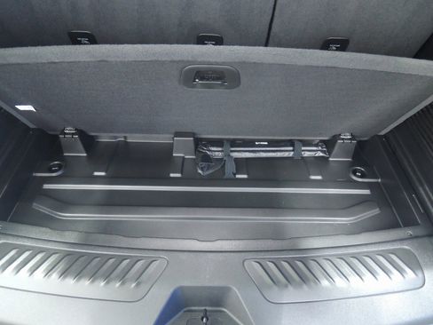 Used 2024 Chevrolet Tahoe LT w/ Luxury Package image 31