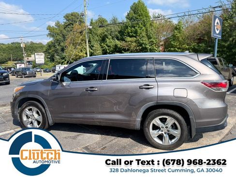 Used 2015 Toyota Highlander Limited w/ Driver Technology Package FWD image 10