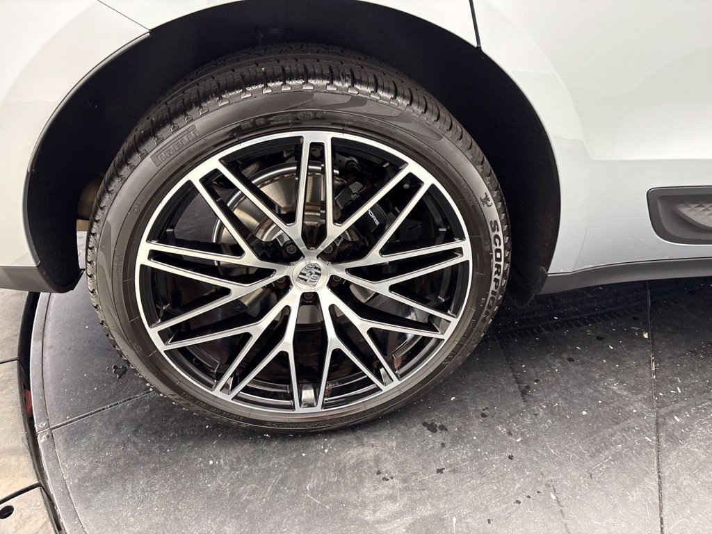 Certified 2026 Porsche Macan AWD/4WD image 14