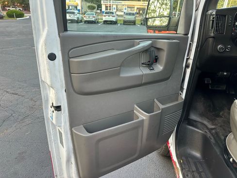 Used 2014 GMC Savana 2500 image 11