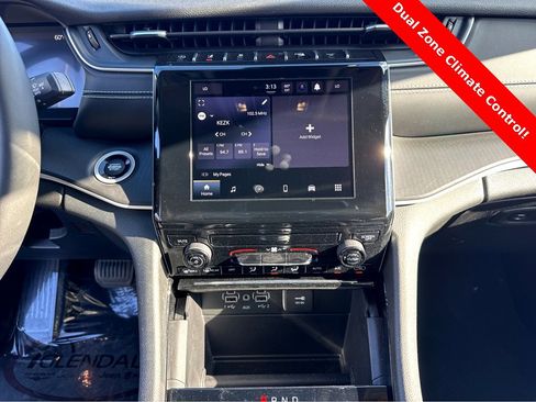 Used 2023 Jeep Grand Cherokee Laredo image 22