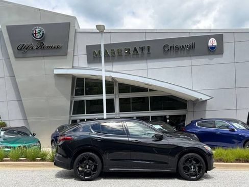 Used 2023 Alfa Romeo Stelvio Estrema AWD/4WD image 4