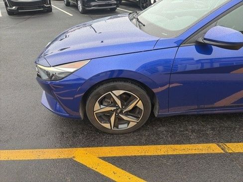 Used 2023 Hyundai Elantra SEL w/ Convenience Package image 7