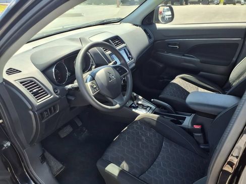 Used 2025 Mitsubishi Outlander Sport LE AWD/4WD image 12