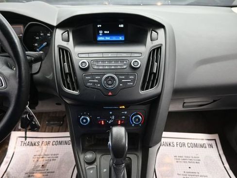 Used 2018 Ford Focus SE w/ SE Winter Package FWD image 17