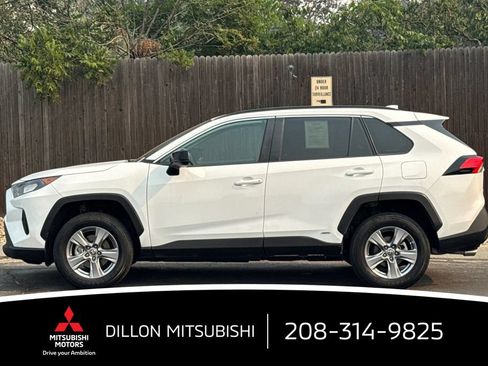 Used 2022 Toyota RAV4 LE AWD/4WD image 10