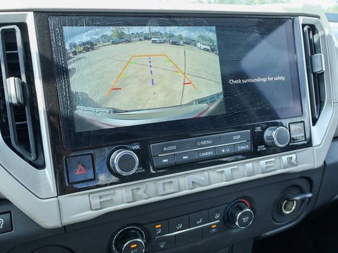 Certified 2025 Nissan Frontier SV image 4