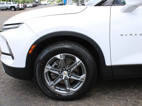 Used 2024 Chevrolet Blazer LT w/ LPO, Floor Liner Package AWD/4WD image 11