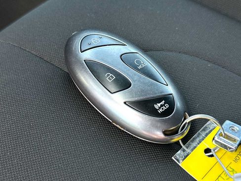Used 2025 Hyundai Elantra SEL FWD image 29