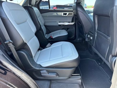 Used 2021 Ford Explorer XLT w/ Equipment Group 202A AWD/4WD image 16