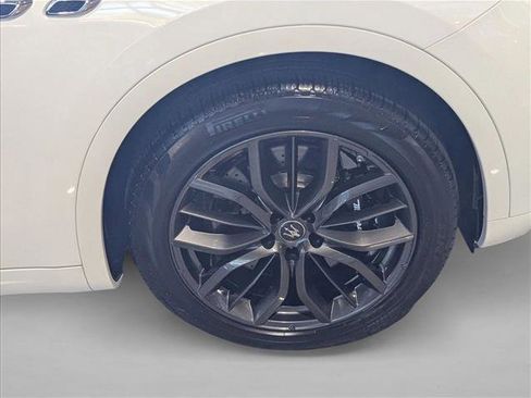 Used 2024 Maserati Levante GT Ultima image 23