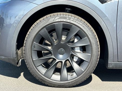 Used 2021 Tesla Model Y Standard Range image 25