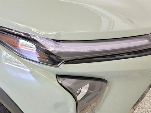 Used 2025 Chevrolet Trax ACTIV w/ Sunroof Package FWD image 14