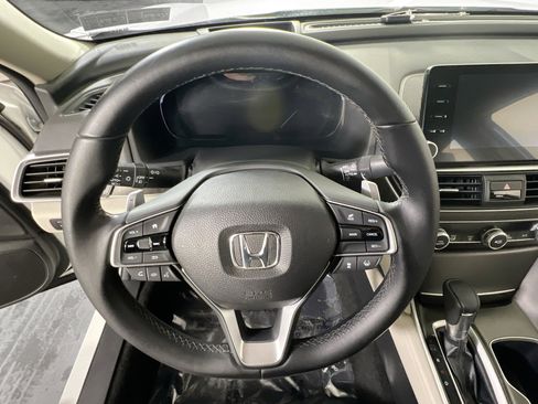 Used 2018 Honda Accord Touring image 11