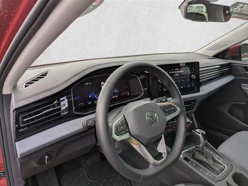 Certified 2025 Volkswagen Jetta SE w/ Sunroof Package FWD image 12