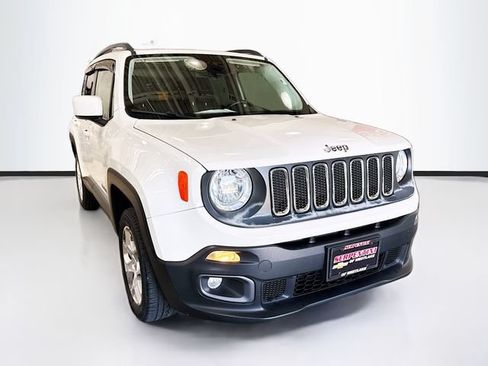 Used 2016 Jeep Renegade Latitude AWD/4WD image 3