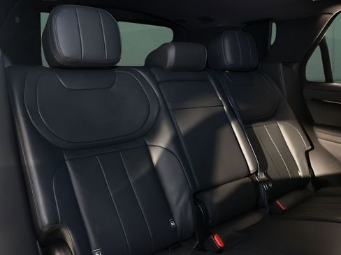 Used 2023 Land Rover Range Rover Sport SE Dynamic image 12