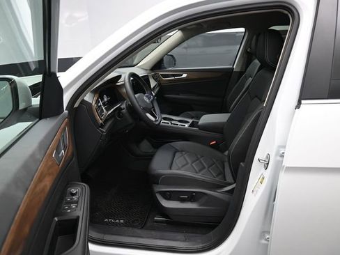 New 2026 Volkswagen Atlas SE image 9