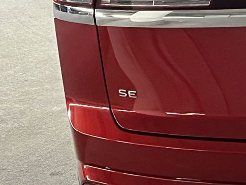 Certified 2025 Volkswagen Atlas Cross Sport SE w/ Panoramic Sunroof Package image 38