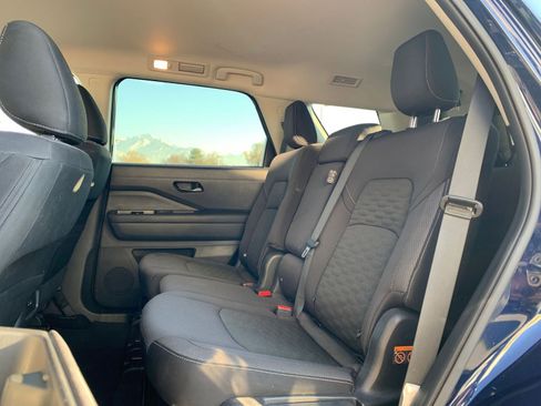 Used 2025 Nissan Pathfinder SV image 28