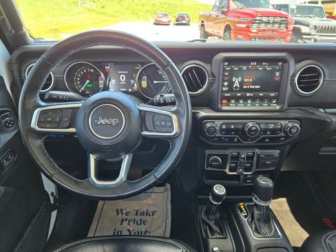 Used 2023 Jeep Wrangler Unlimited Sahara w/ Cold Weather Group AWD/4WD image 17